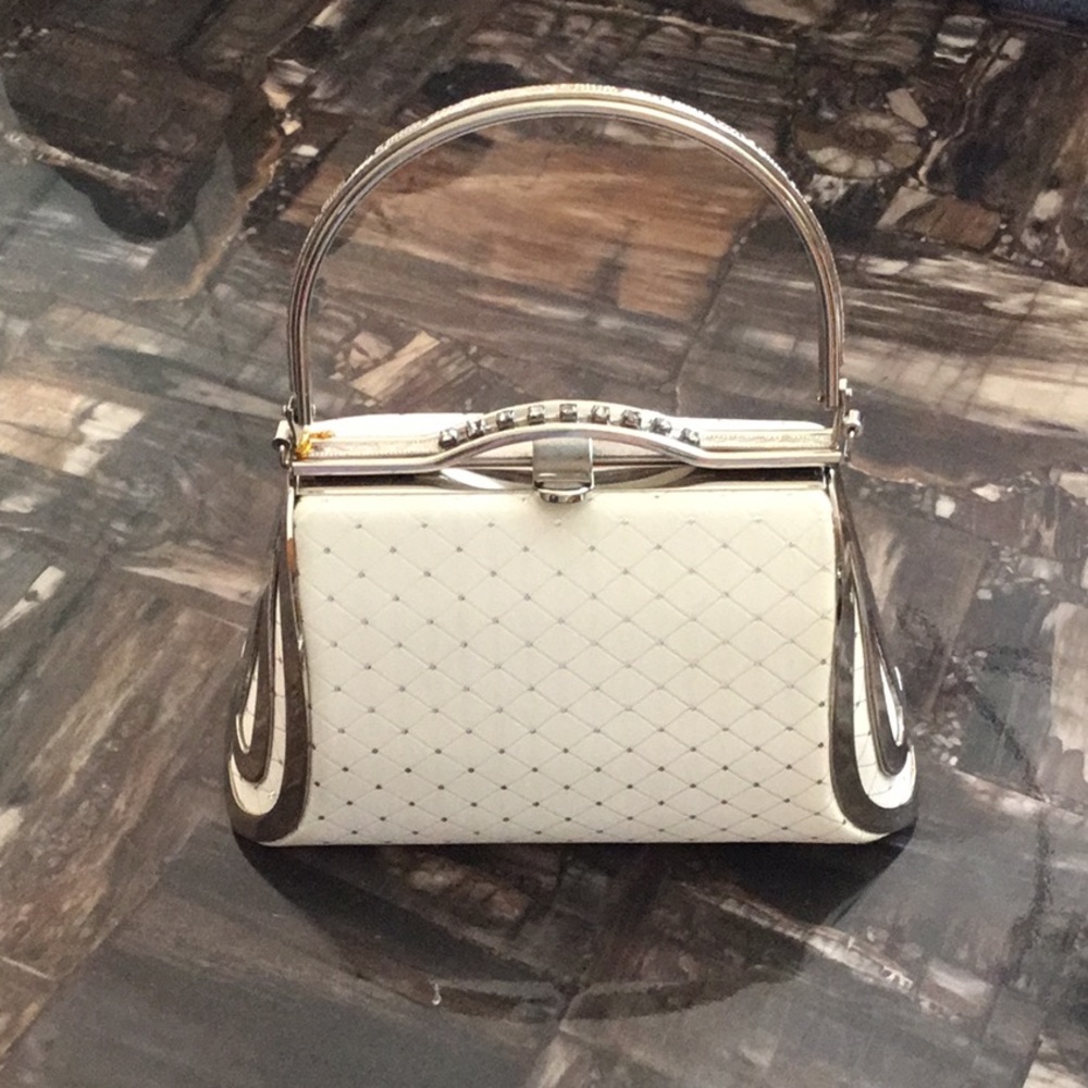 Very Nice Cream Purse.